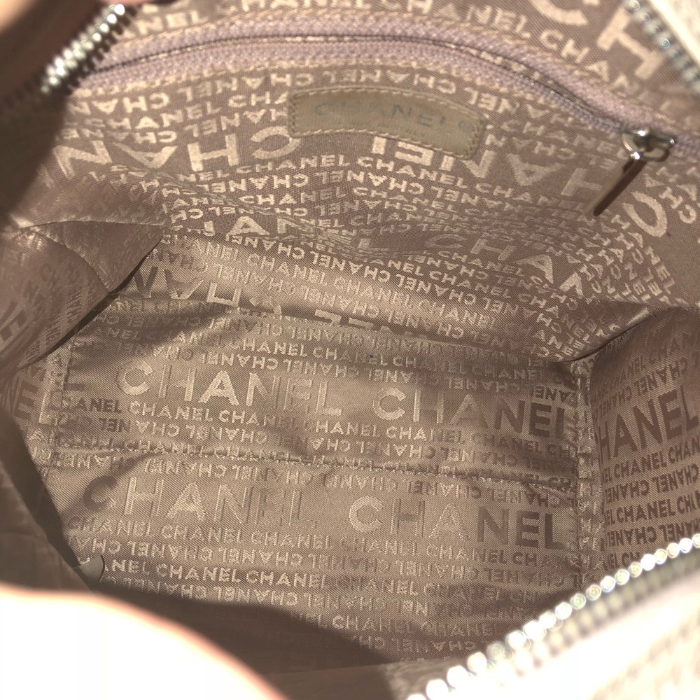 Chanel canvas/leather tote with tassel - Picture 4 of 8